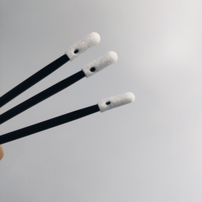 ίνα 3.2mm - ελεύθερη μικρή πατσαβούρα αφρού αποστειρωμένων δωματίων σφουγγαριών επικεφαλής με τη μαύρη λαβή